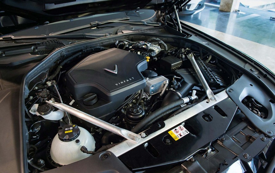 Ảnh động cơ ô tô có trang bị bộ tăng áp turbocharger