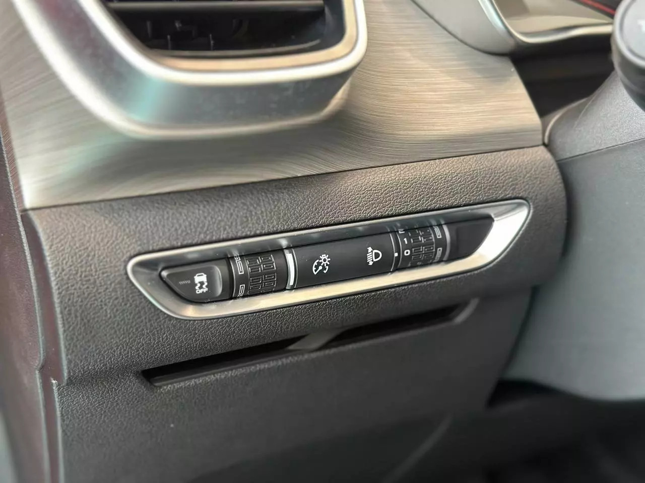 Các phím điều khiển chức năng tiện lợi trong Geely Coolray