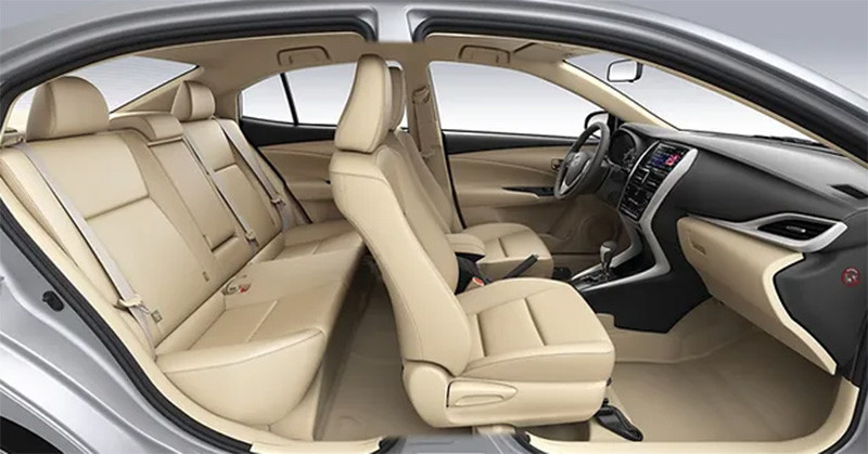 Cận cảnh vô lăng và bảng đồng hồ lái của Toyota Vios 2022