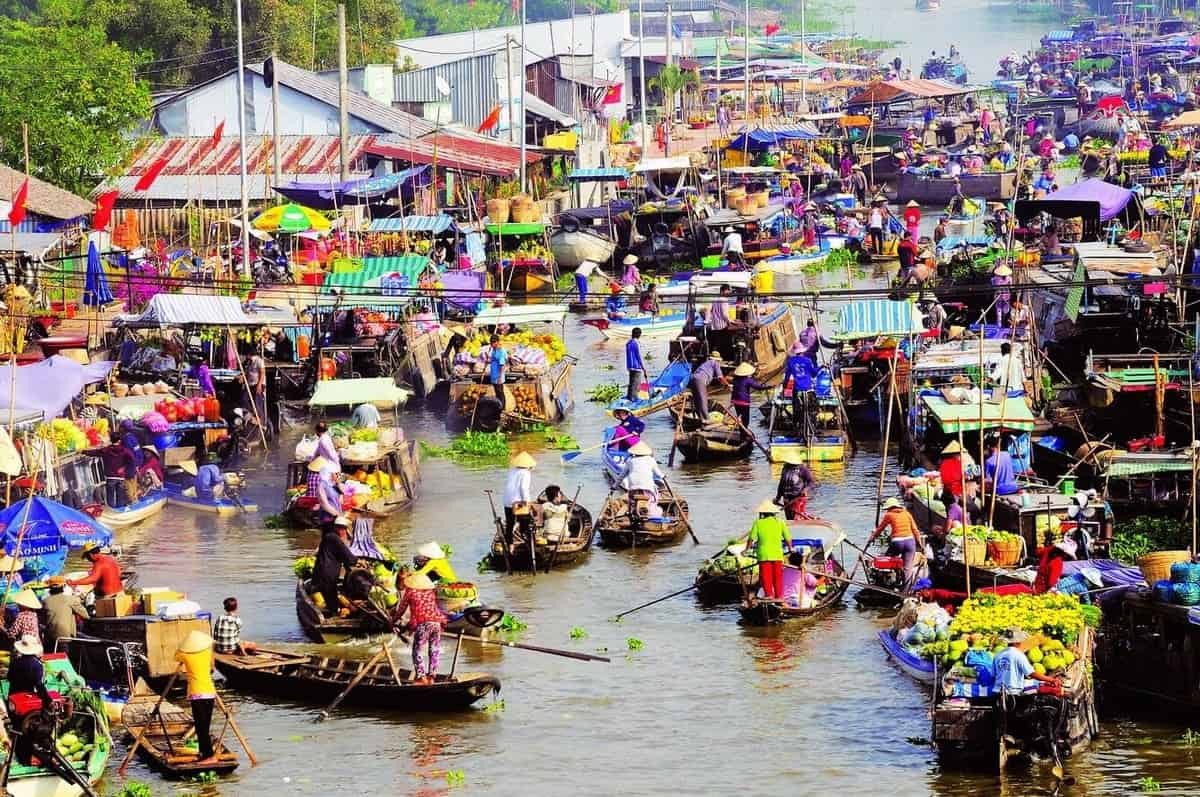 Cuộc sống sông nước tại Chợ nổi Tắc Cạn