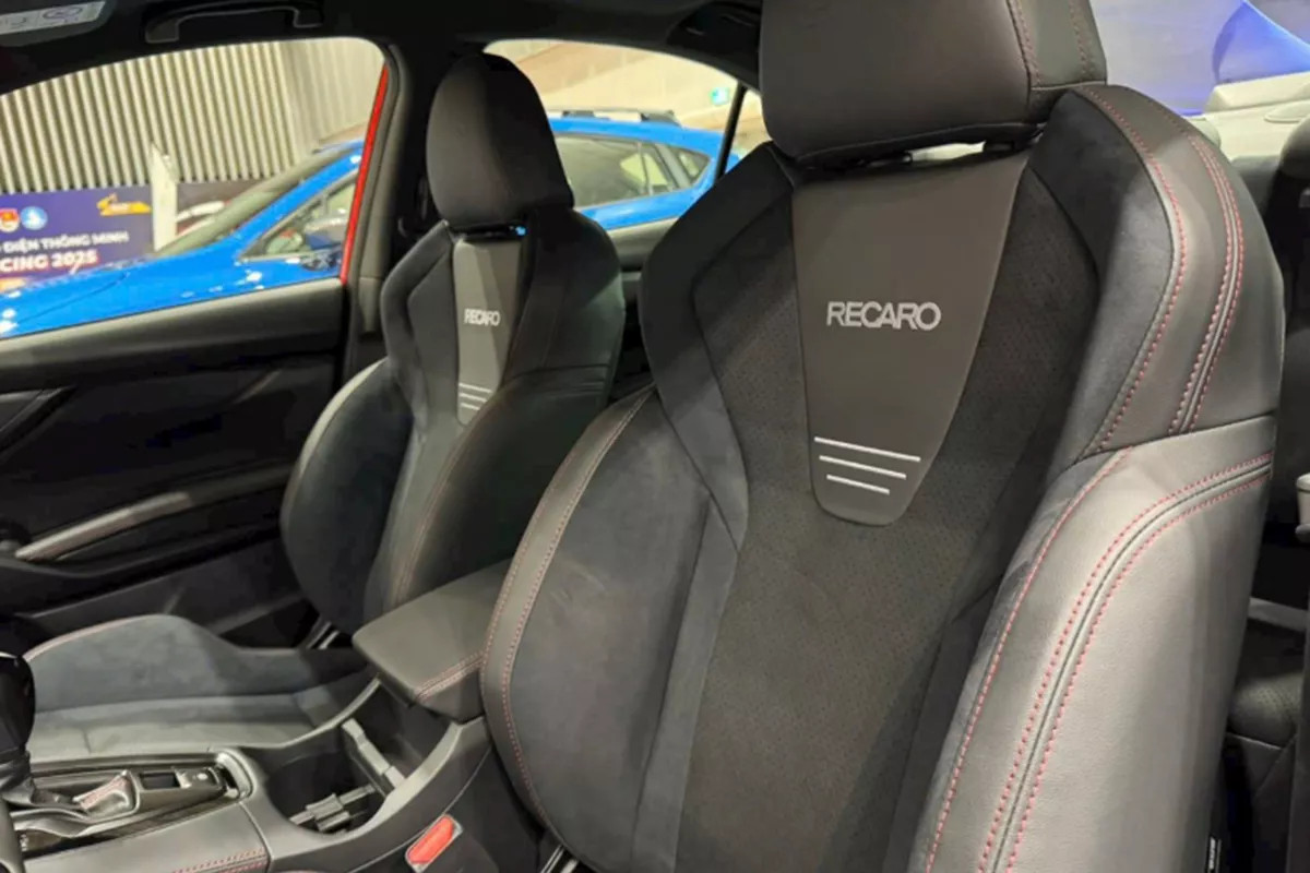 Ghế thể thao Recaro trên Subaru WRX 2025