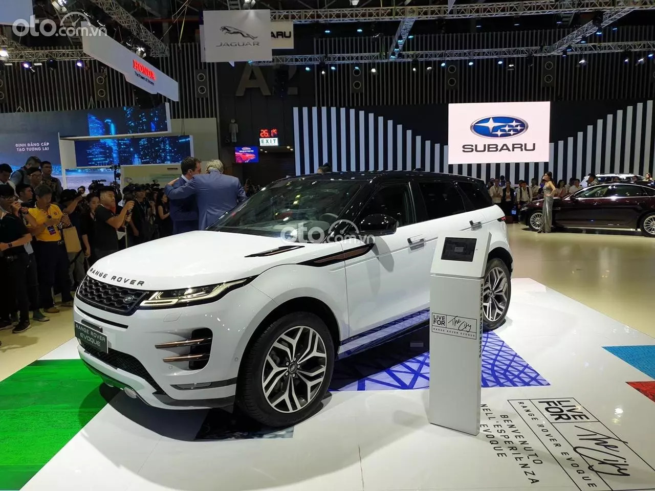 Giá xe Range Rover Evoque mới nhất tại Việt Nam