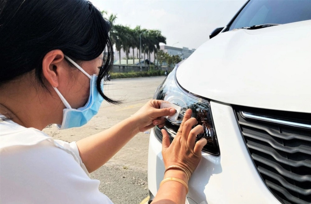 Hướng dẫn dán thẻ thu phí không dừng VETC hoặc ePass lên đèn xe ô tô