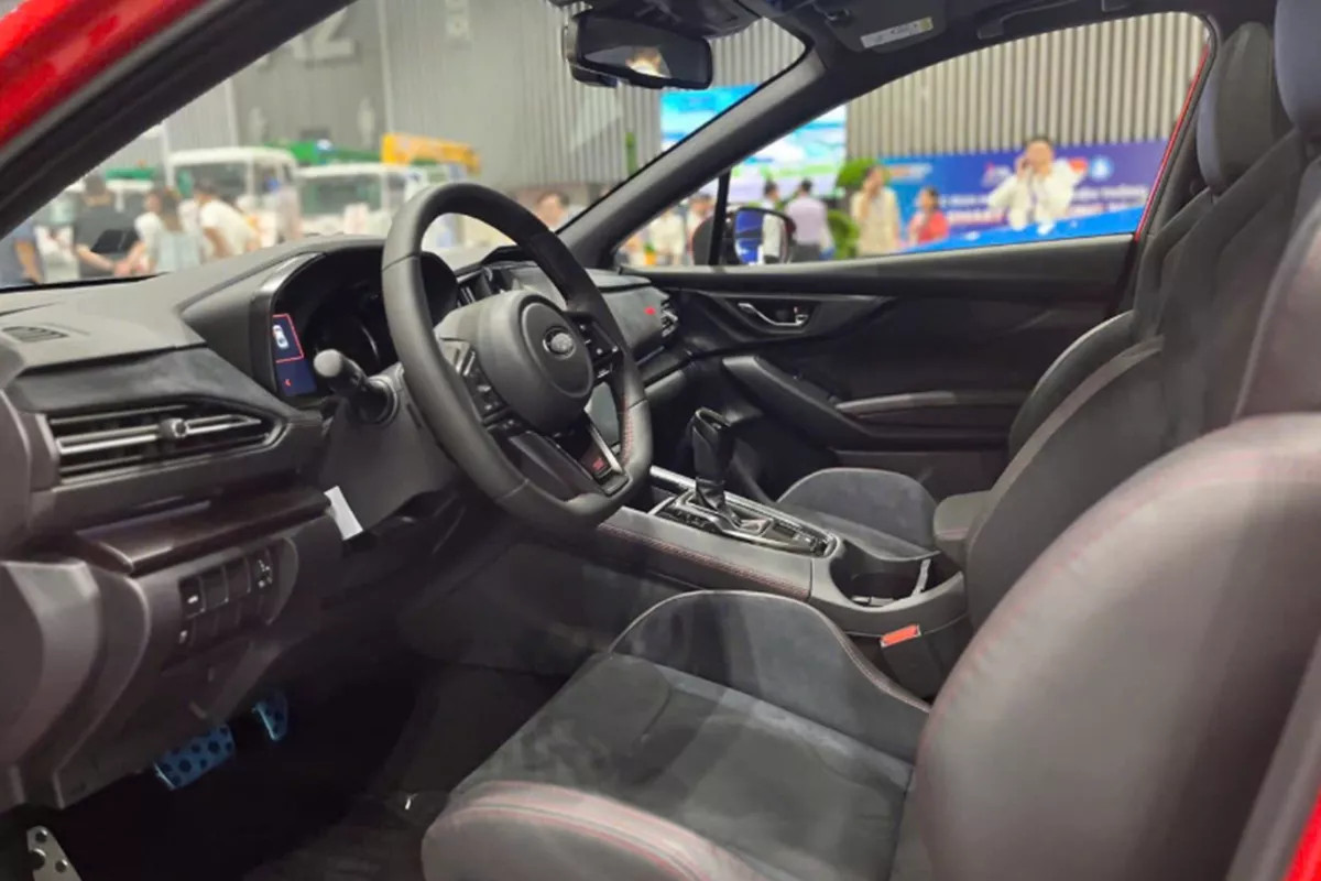 Khoang lái hiện đại của Subaru WRX 2025