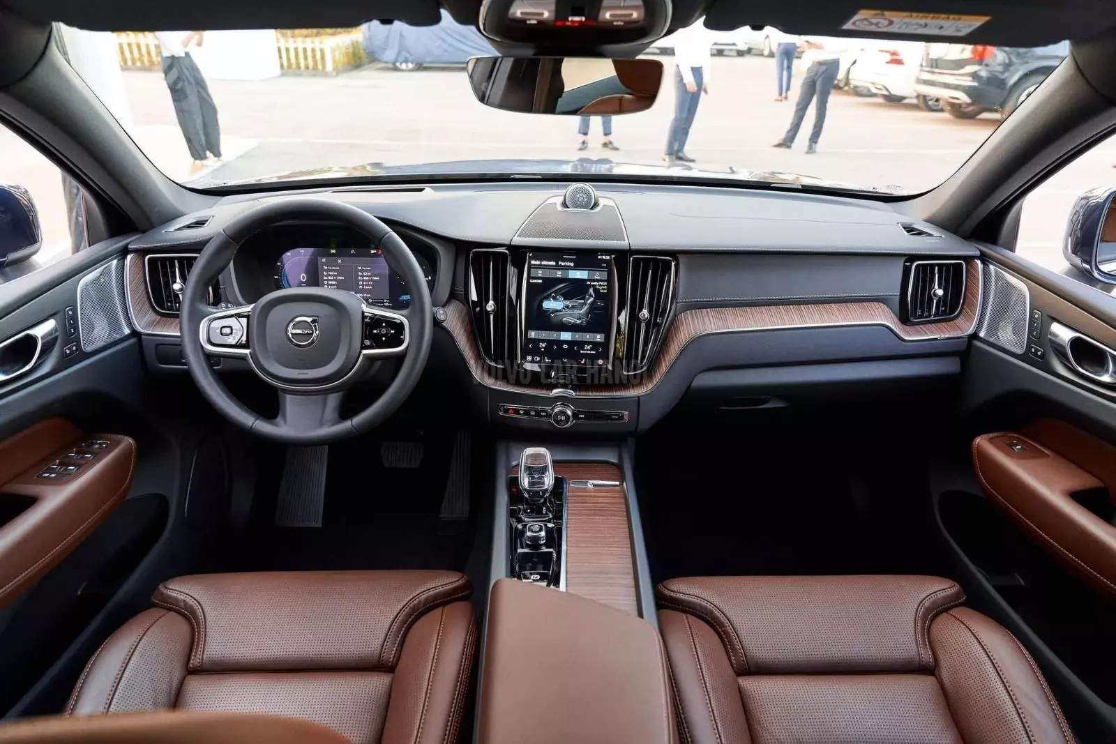Khoang nội thất sang trọng của Volvo XC60 2025 với màn hình trung tâm