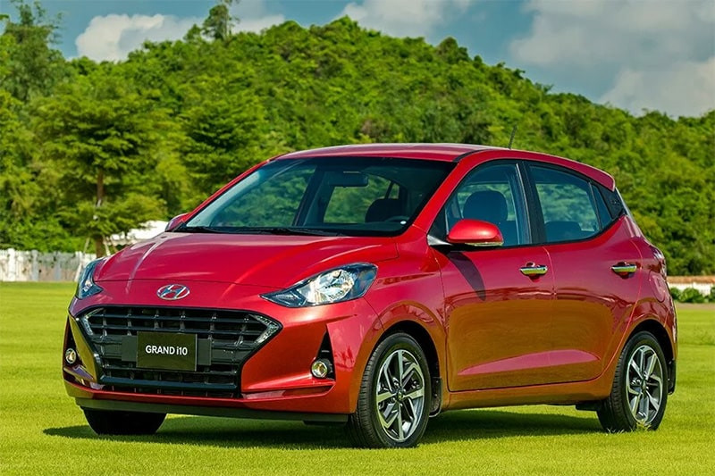 Kiểm tra xe ô tô đã qua sử dụng tại showroom