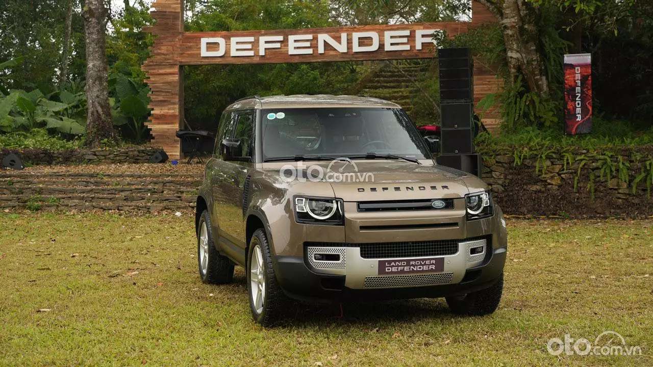 Land Rover Defender 130 ra mắt Việt Nam