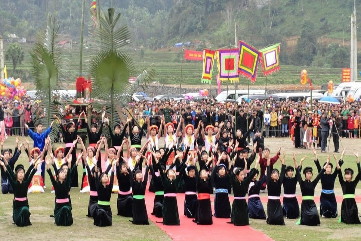Lễ hội Lồng Tồng sôi động