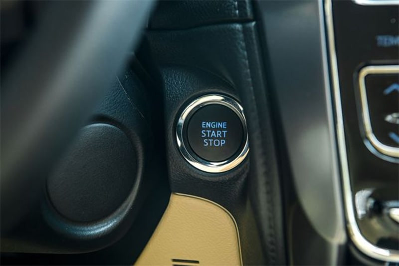 Màn hình cảm ứng trung tâm và các nút điều khiển tiện ích trên Toyota Vios 2022