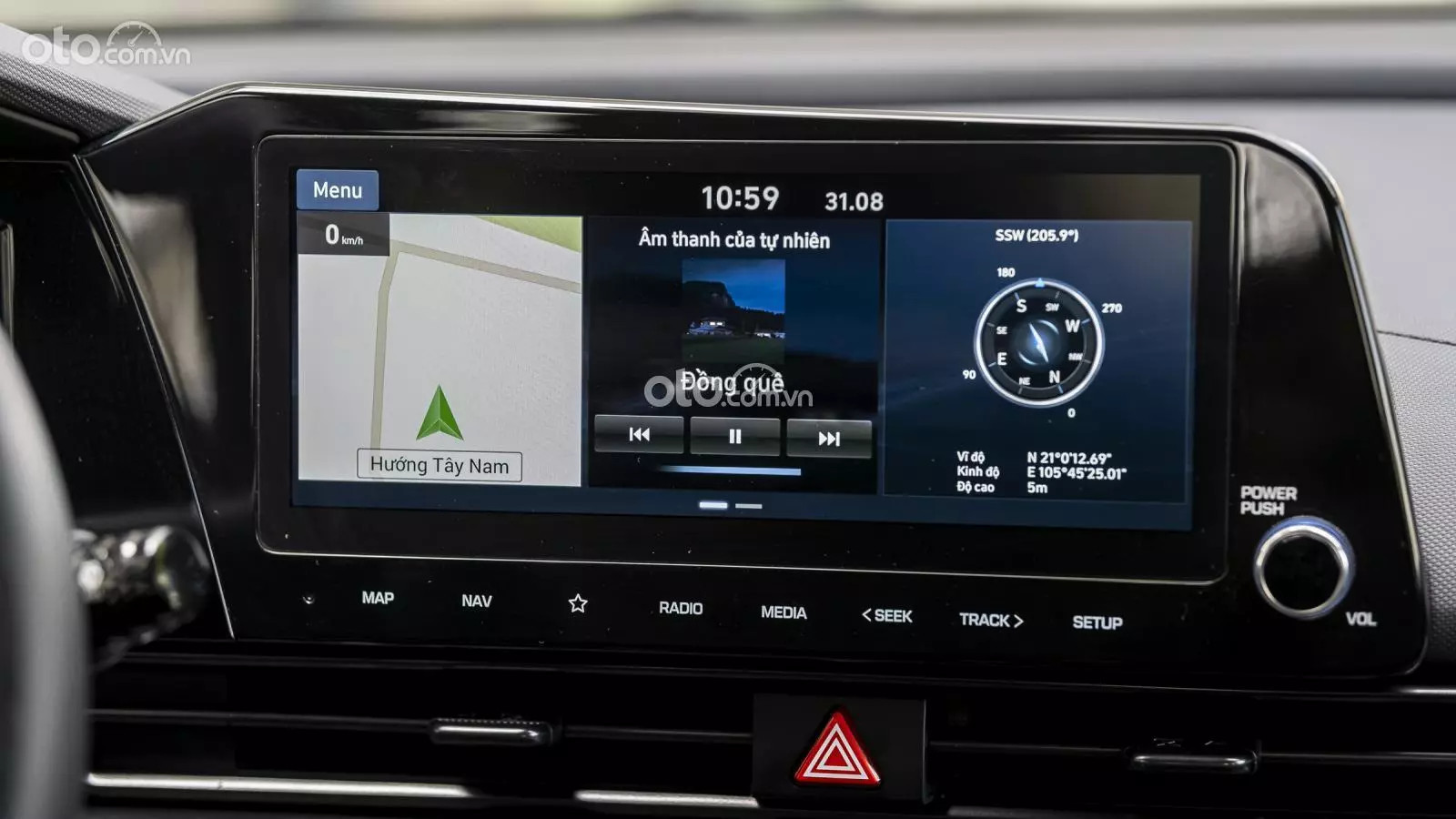 Màn hình giải trí trung tâm cảm ứng 10.25 inch trên Hyundai Elantra