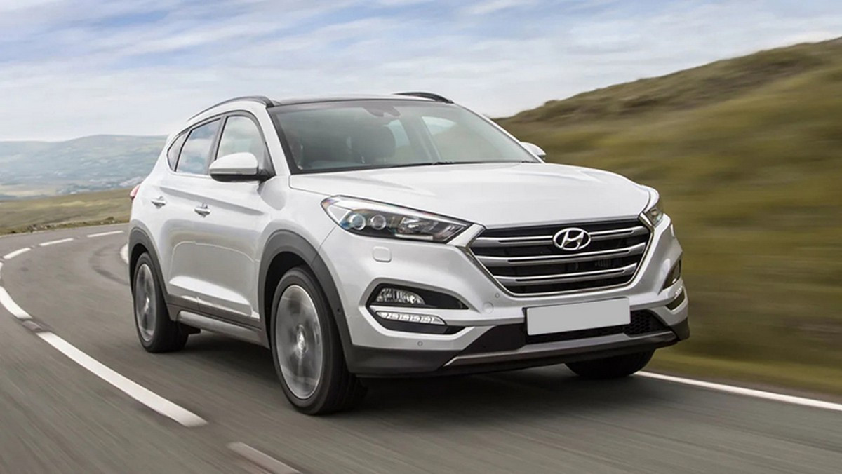 Mẫu xe Hyundai Tucson, một lựa chọn xe ô tô phù hợp cho chuyến du lịch Tà Xùa tự lái, với khả năng vận hành ổn định trên đường đèo.