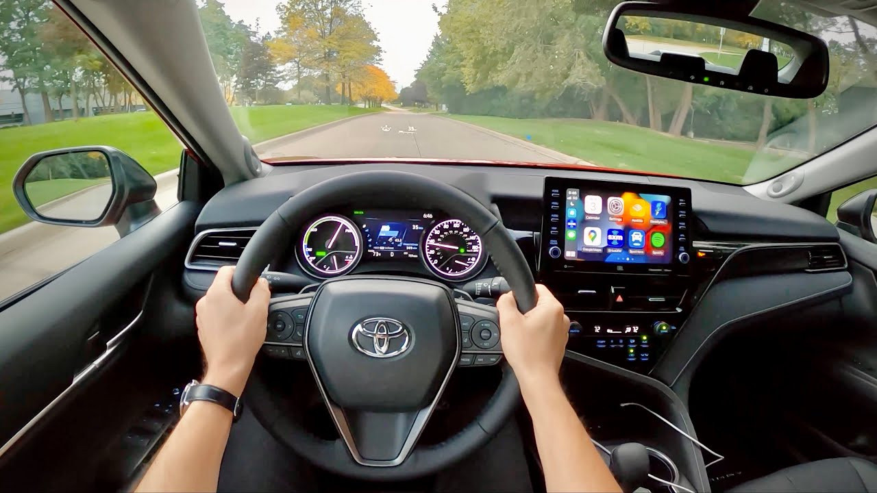 Mẫu xe ô tô Toyota Camry được trang bị tính năng kiểm soát hành trình thích ứng