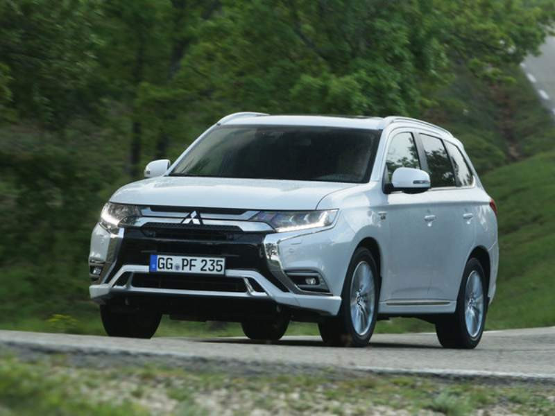 Mitsubishi Outlander PHEV với thiết kế độc đáo và không gian rộng rãi