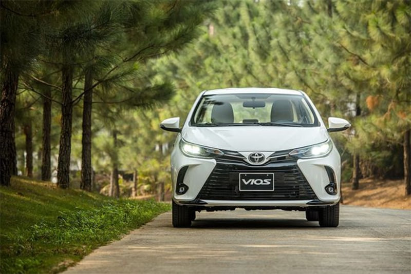 Ngoại thất phía trước của Toyota Vios 2022 với lưới tản nhiệt lớn