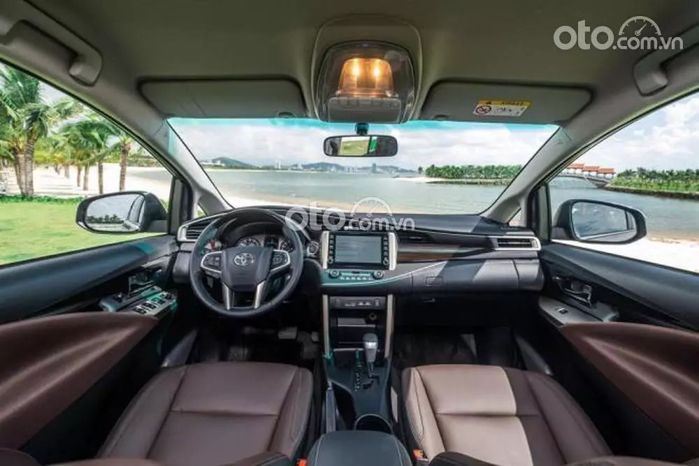 Nội thất tiện nghi và rộng rãi bên trong xe Toyota Innova