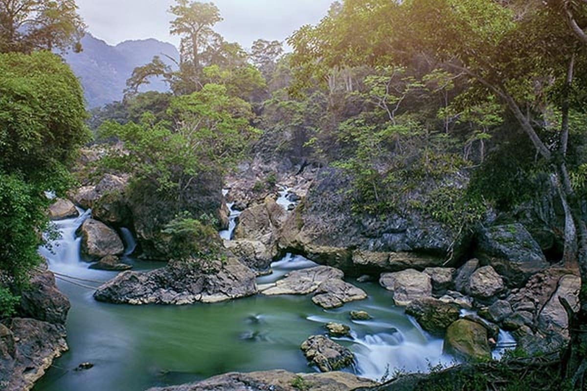 Thác Đầu Đẳng hùng vĩ