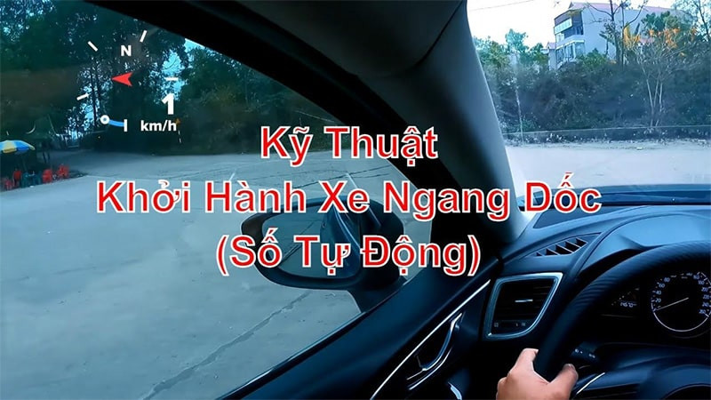 Vị trí cần số D khi khởi hành xe số tự động trên địa hình dốc