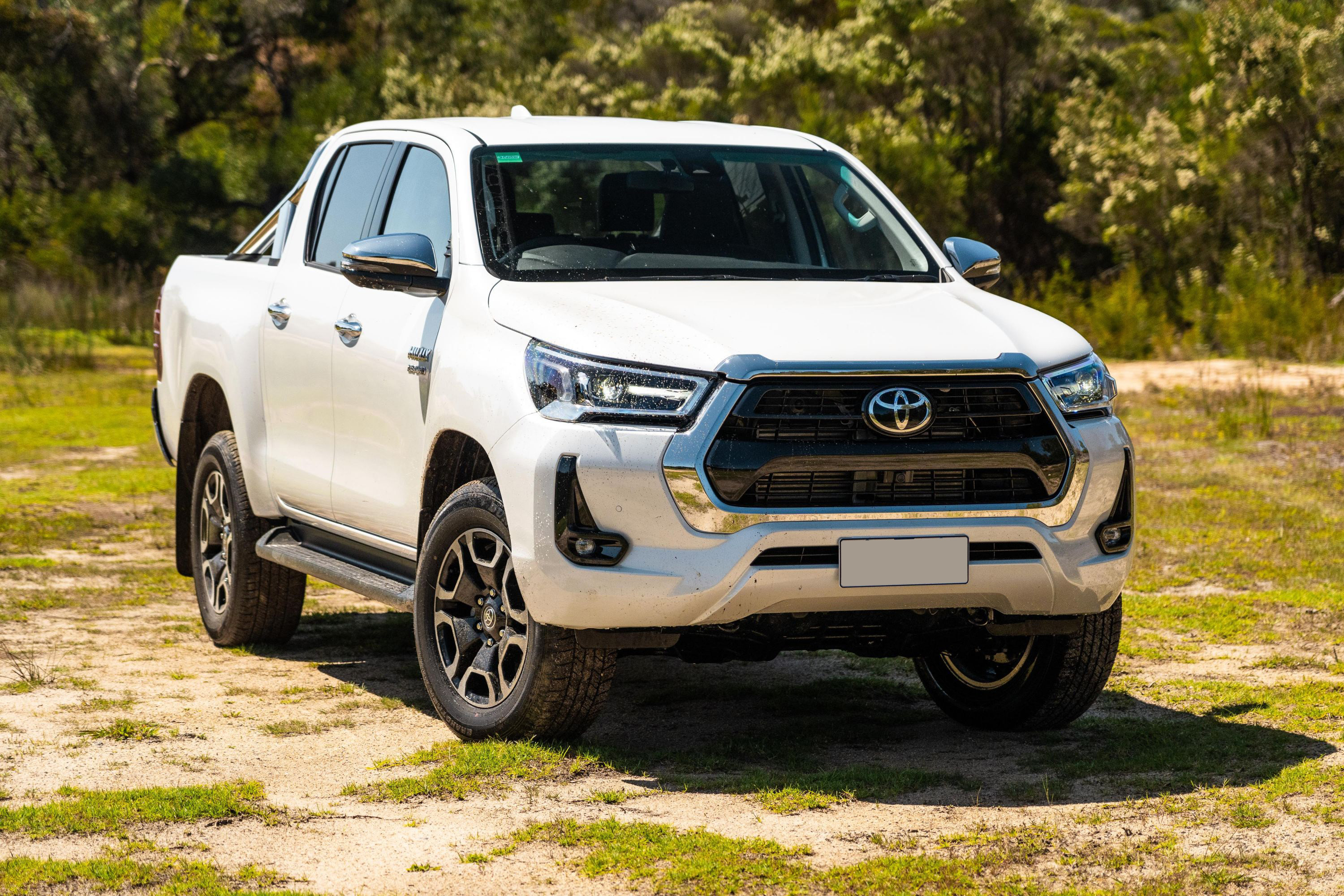 Xe bán tải Toyota Hilux thể hiện sức kéo mạnh mẽ nhờ momen xoắn
