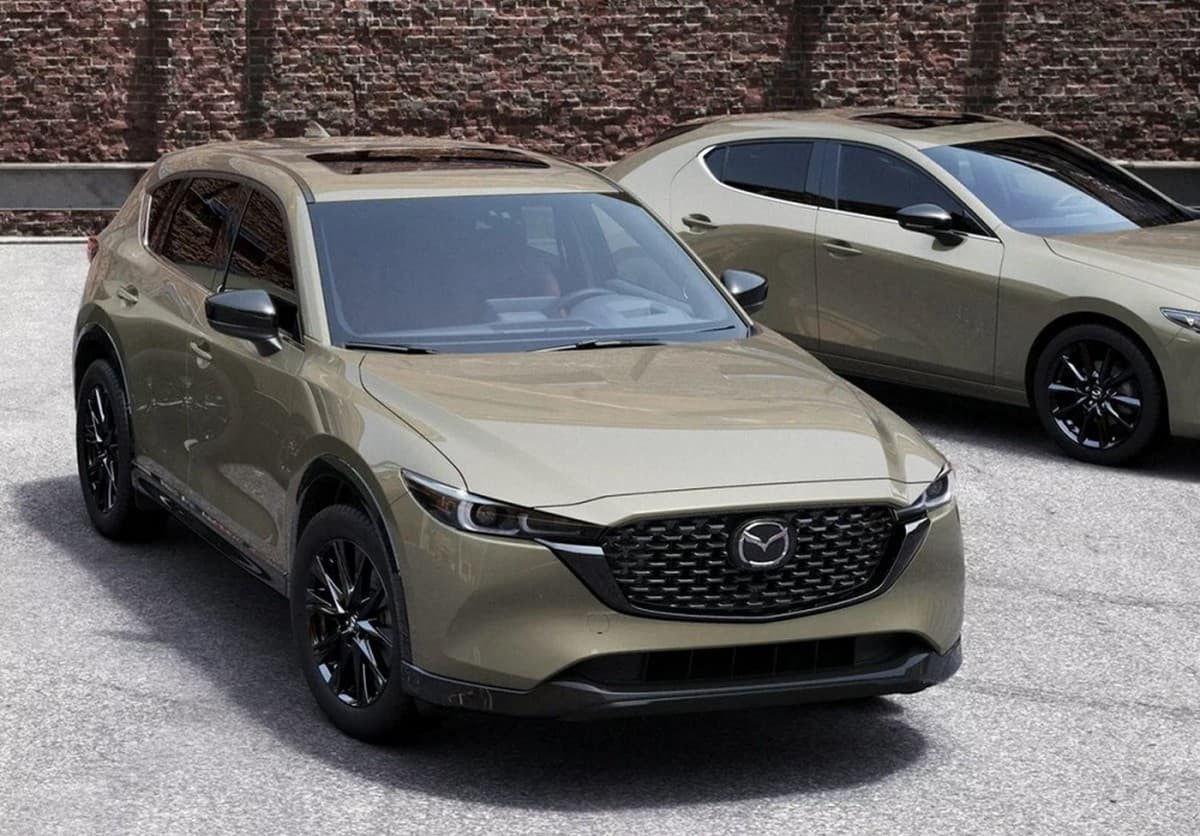 Xe Mazda CX-5 màu vàng đất - ví dụ xe hợp màu tuổi Canh Ngọ
