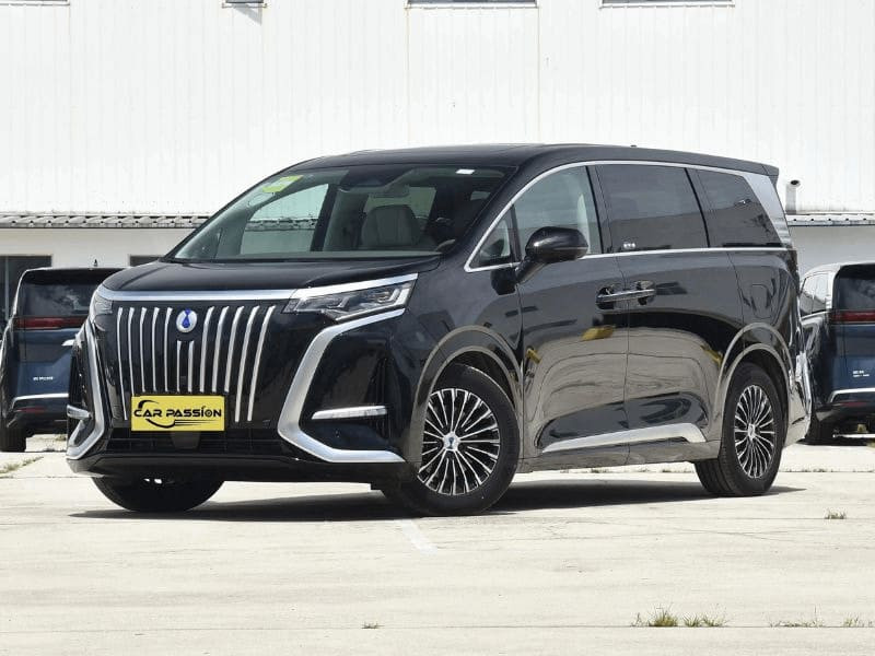 Xe MPV phù hợp với những gia đình đông người hoặc cần chở nhiều đồ đạc