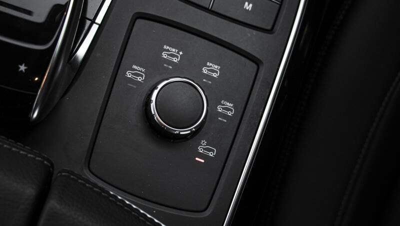Xe ô tô vận hành ở chế độ Sport, thể hiện ưu và nhược điểm