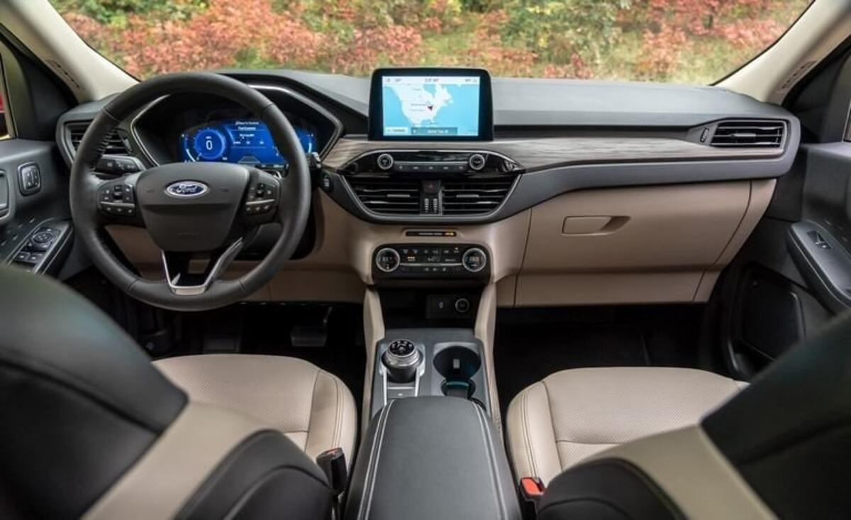 Bảng điều khiển Ford Escape 2021 tích hợp nhiều tính năng thông minh