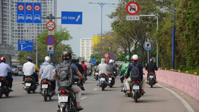 Cảnh sát giao thông dễ dàng thực thi luật nhờ các loại biển báo giao thông rõ ràng