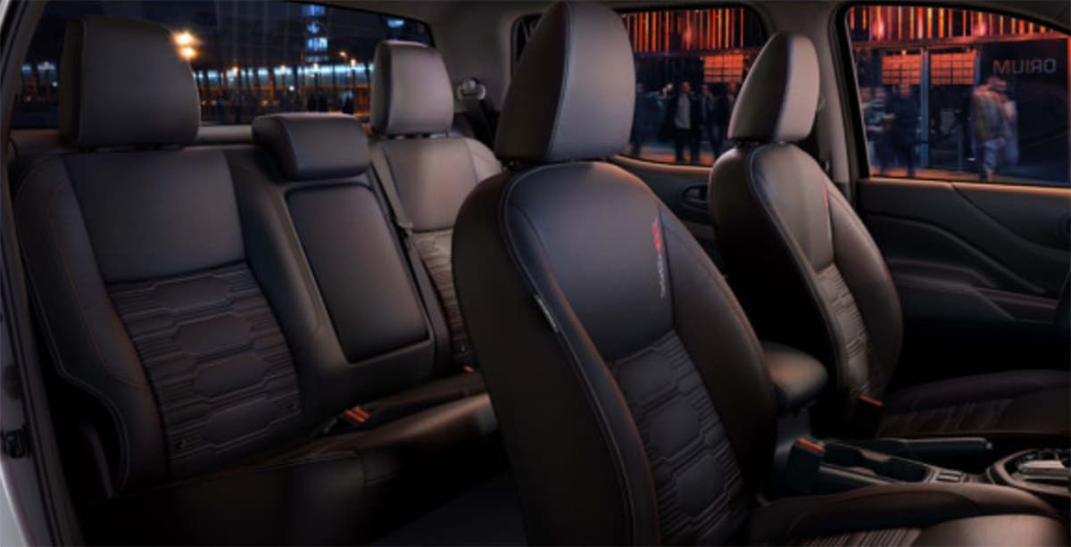 Đánh giá xe Nissan Navara 2021: Ghế ngồi rộng rãi thoải mái