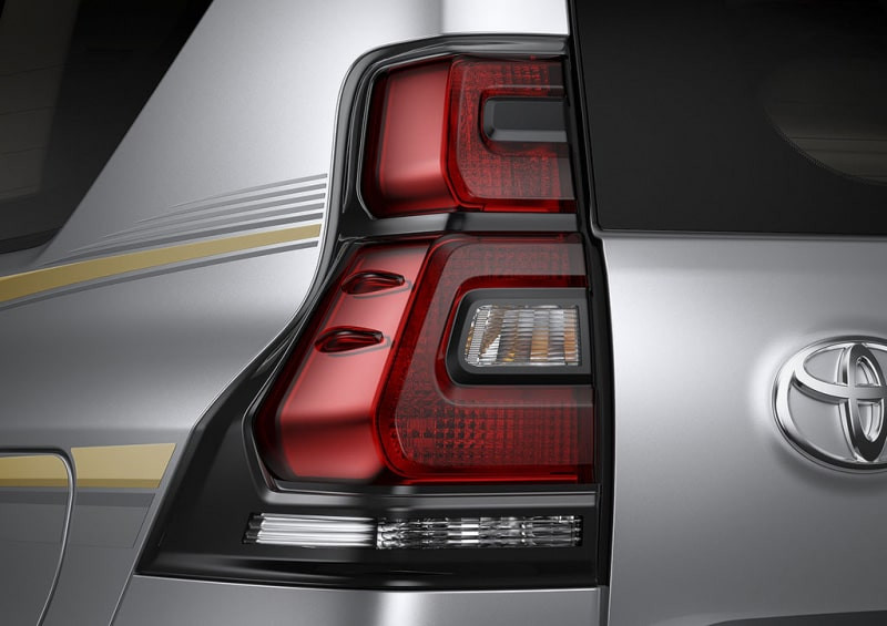 Đèn hậu LED 3D góc cạnh trên Toyota Land Cruiser 2018