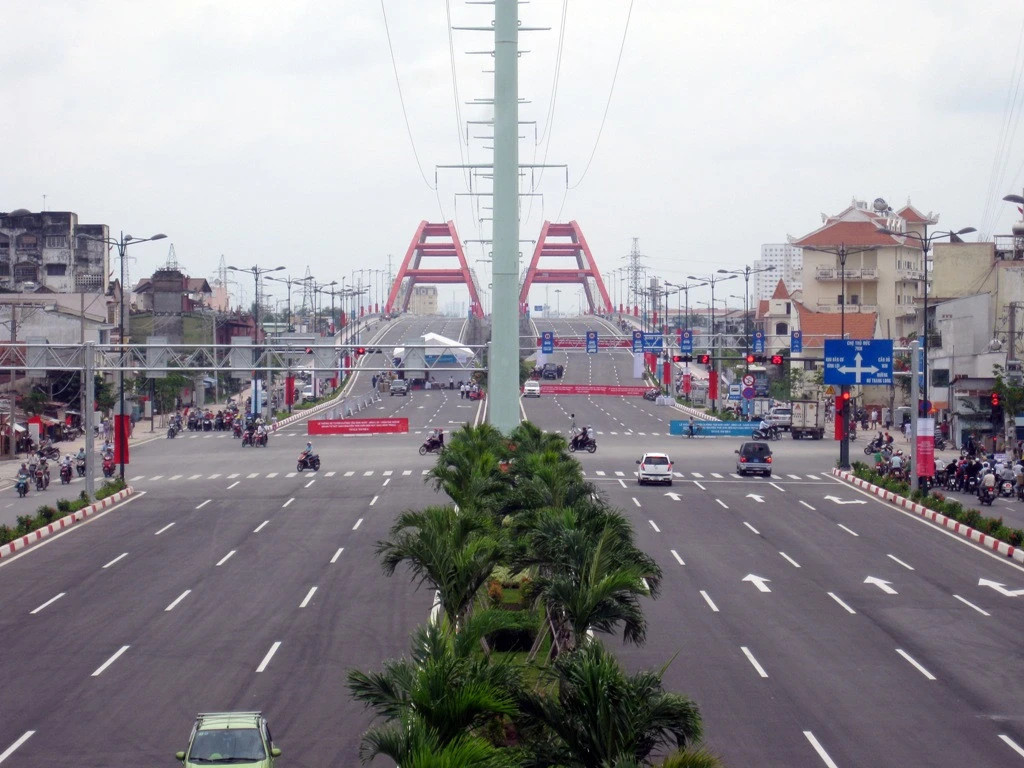 Hệ thống biển báo giao thông giúp phương tiện di chuyển thuận lợi và an toàn
