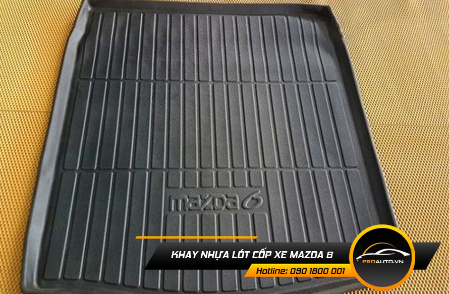Khay nhựa lót cốp xe Mazda 6 bền bỉ, dễ dàng vệ sinh, bảo vệ không gian chứa đồ khỏi bụi bẩn và chất lỏng.