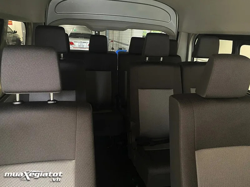 Không gian nội thất Toyota Hiace 2022 rộng rãi, tiện nghi cho hành khách