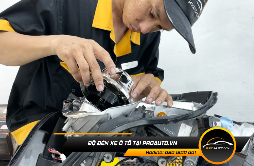 Kiểm tra ánh sáng đèn Bi Laser sau khi nâng cấp trên Innova