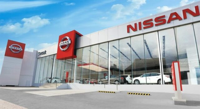 Một góc trưng bày xe Ô tô Nissan hiện đại, thể hiện sự sang trọng của thương hiệu.