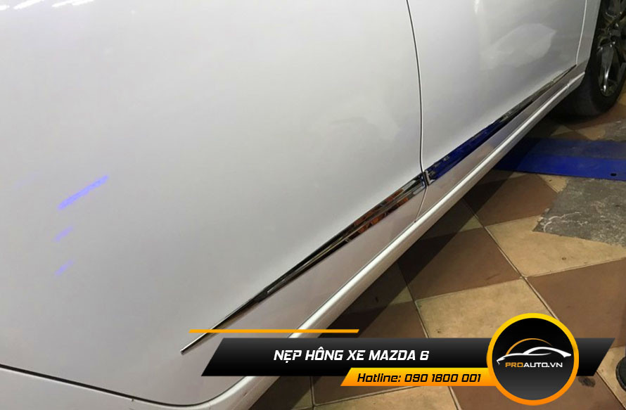 Nẹp hông/nẹp sườn xe Mazda 6 với thiết kế mạnh mẽ, bảo vệ thân xe và tạo phong cách riêng biệt.