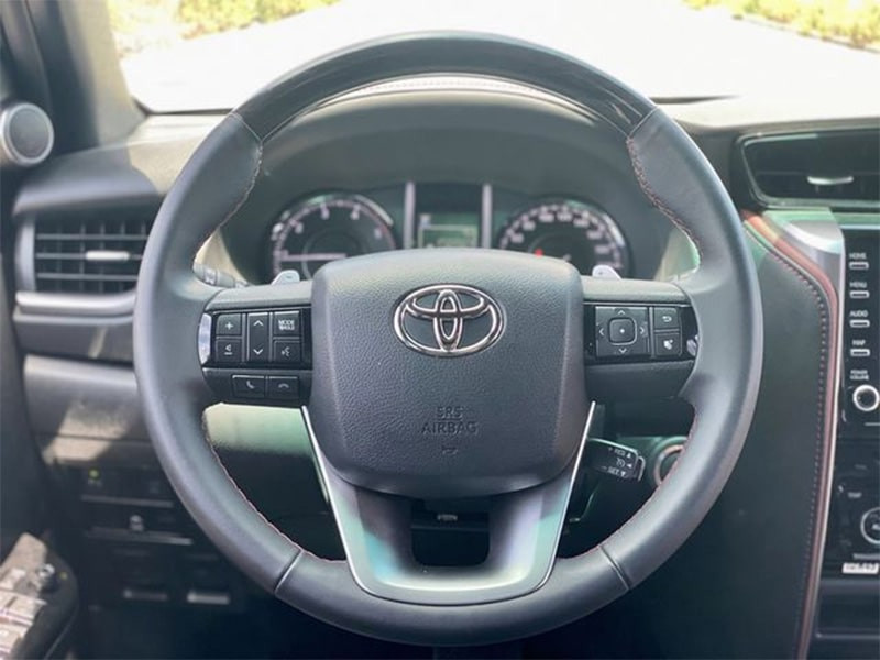 Nội thất xe Toyota Fortuner 2023 sang trọng với ghế da cao cấp