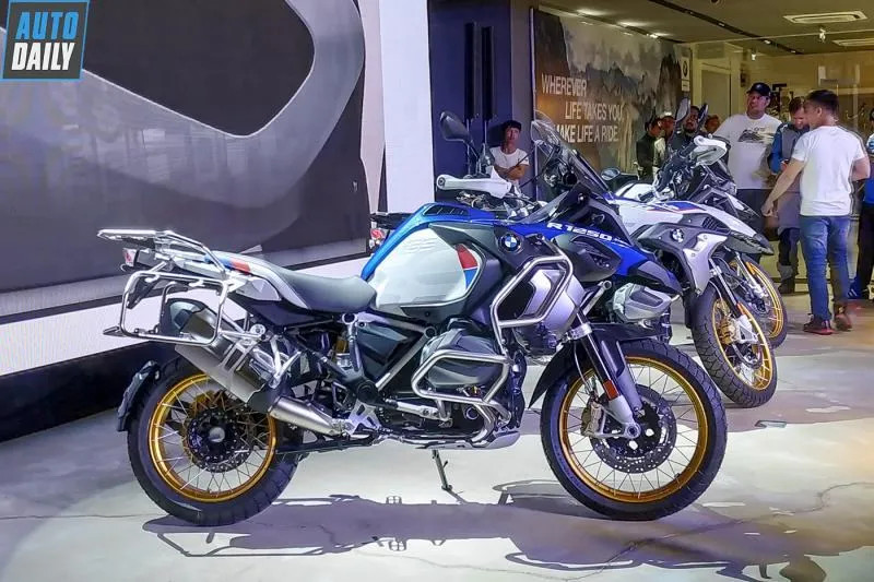 Tổng quan thiết kế mạnh mẽ của mẫu xe BMW R 1250 GS phiên bản 2020, thể hiện dáng vẻ đặc trưng của dòng Adventure.